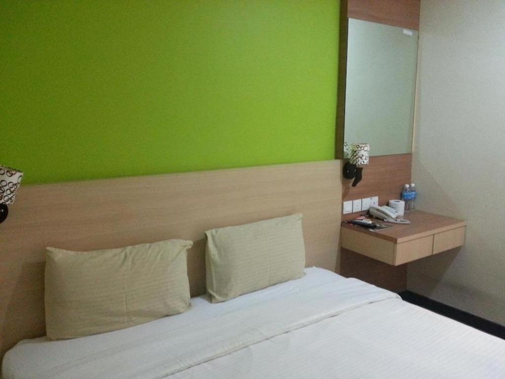 Maxim Hotel Kota Kinabalu Exterior foto